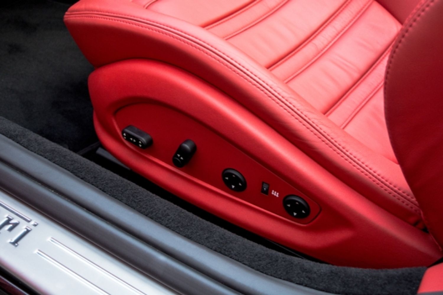 FERRARI CALIFORNIA PETROL Convertible 4.3 2 PLUS 2 2DR Semi Automatic