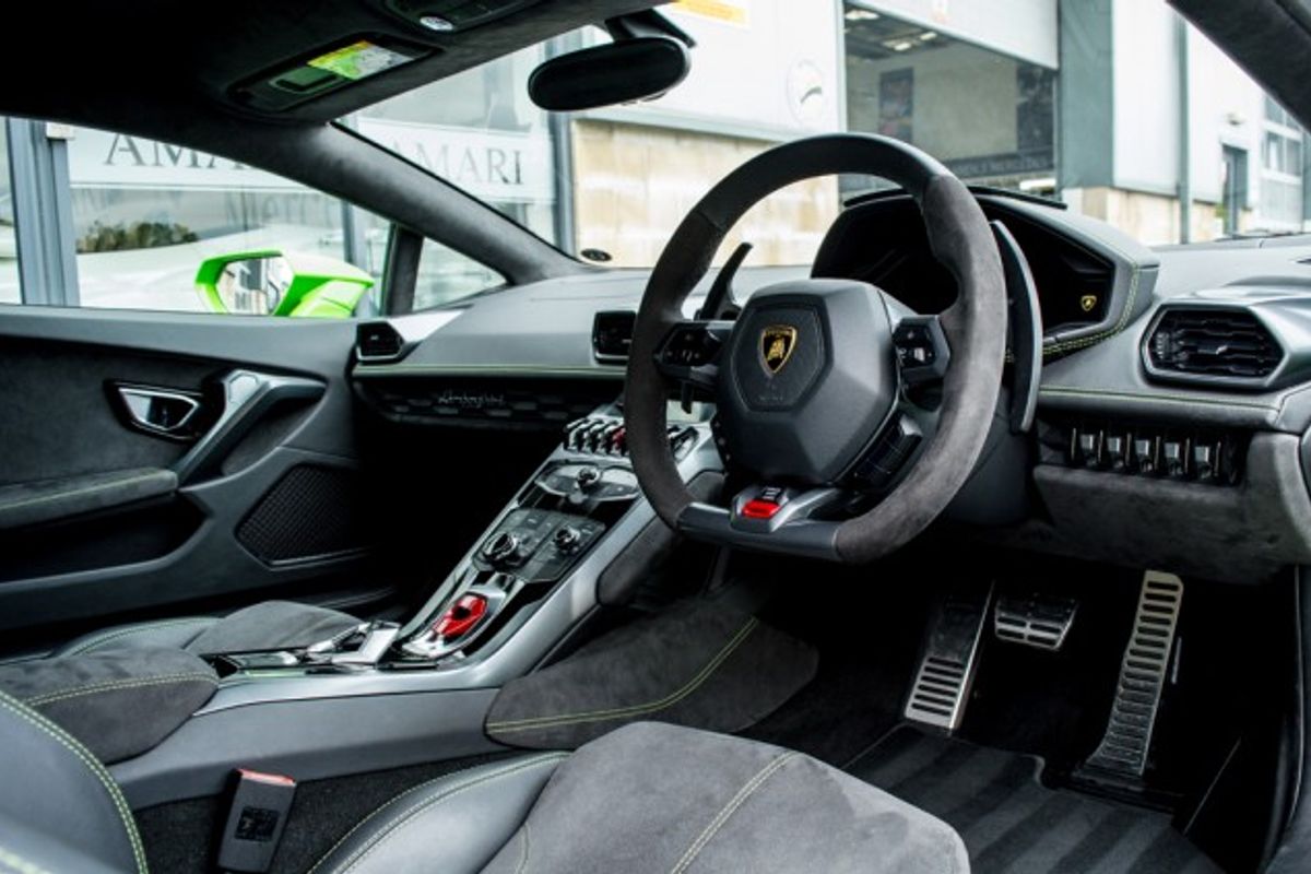 LAMBORGHINI HURACAN PETROL Coupe 5.2 LP 610-4 2DR Semi Automatic