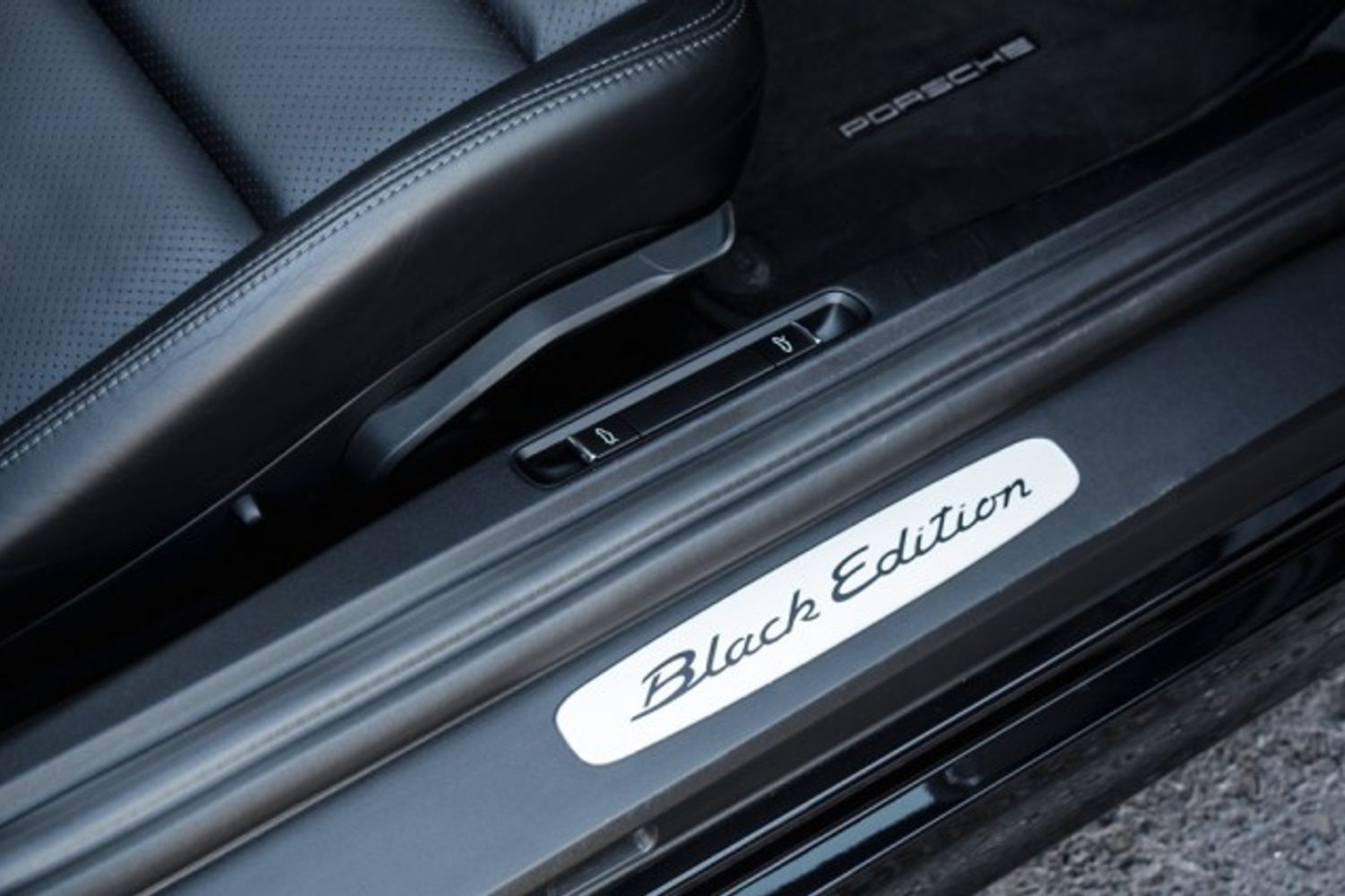 PORSCHE BOXSTER PETROL Convertible 2.7 24V BLACK EDITION PDK 2DR Semi Automatic