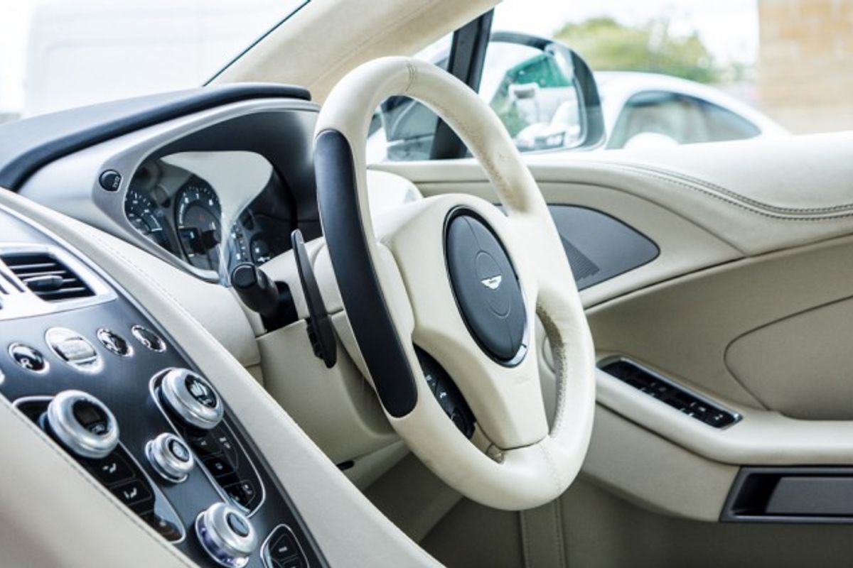 ASTON MARTIN VANQUISH COUPE 5.9 V12 2DR AUTOMATIC
