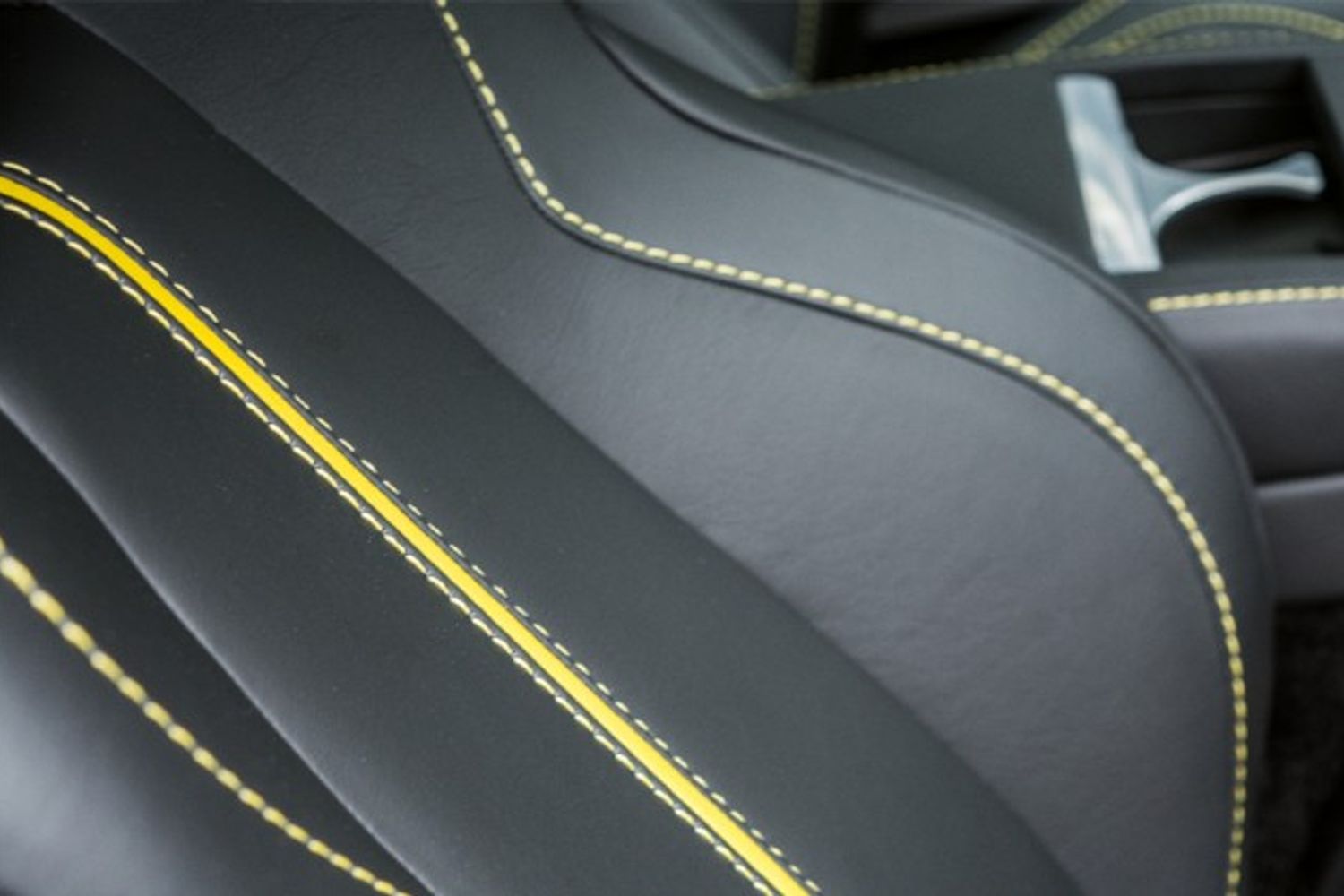 ASTON MARTIN VANTAGE COUPE 5.9 S V12 3DR AUTOMATIC