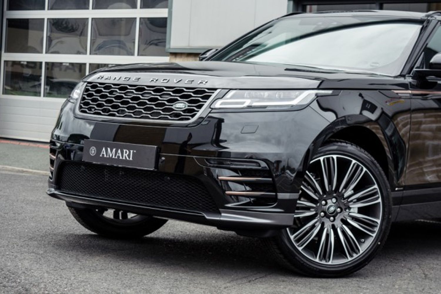 LAND ROVER RANGE ROVER VELAR DIESEL ESTATE 2.0 R-DYNAMIC S 5DR AUTOMATIC