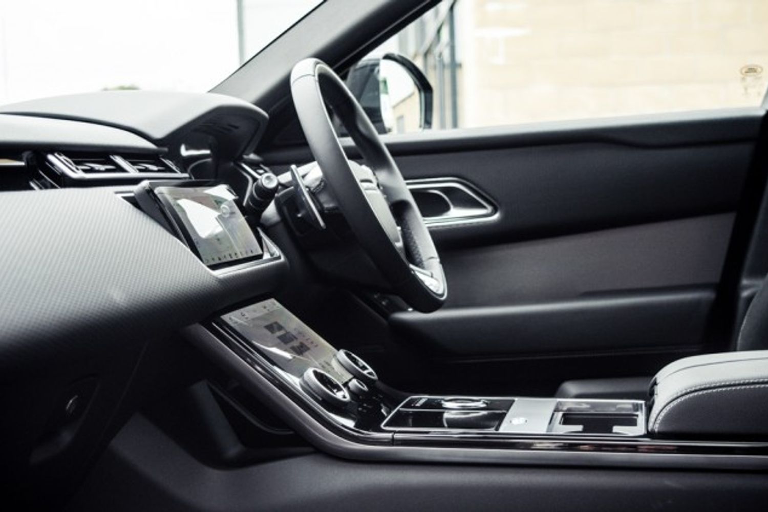 LAND ROVER RANGE ROVER VELAR DIESEL ESTATE 2.0 R-DYNAMIC S 5DR AUTOMATIC