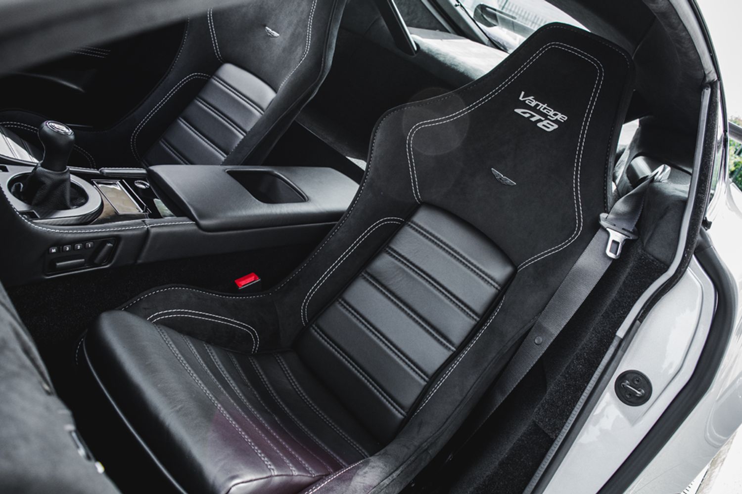 ASTON MARTIN VANTAGE 4.7 GT8 3DR Manual
