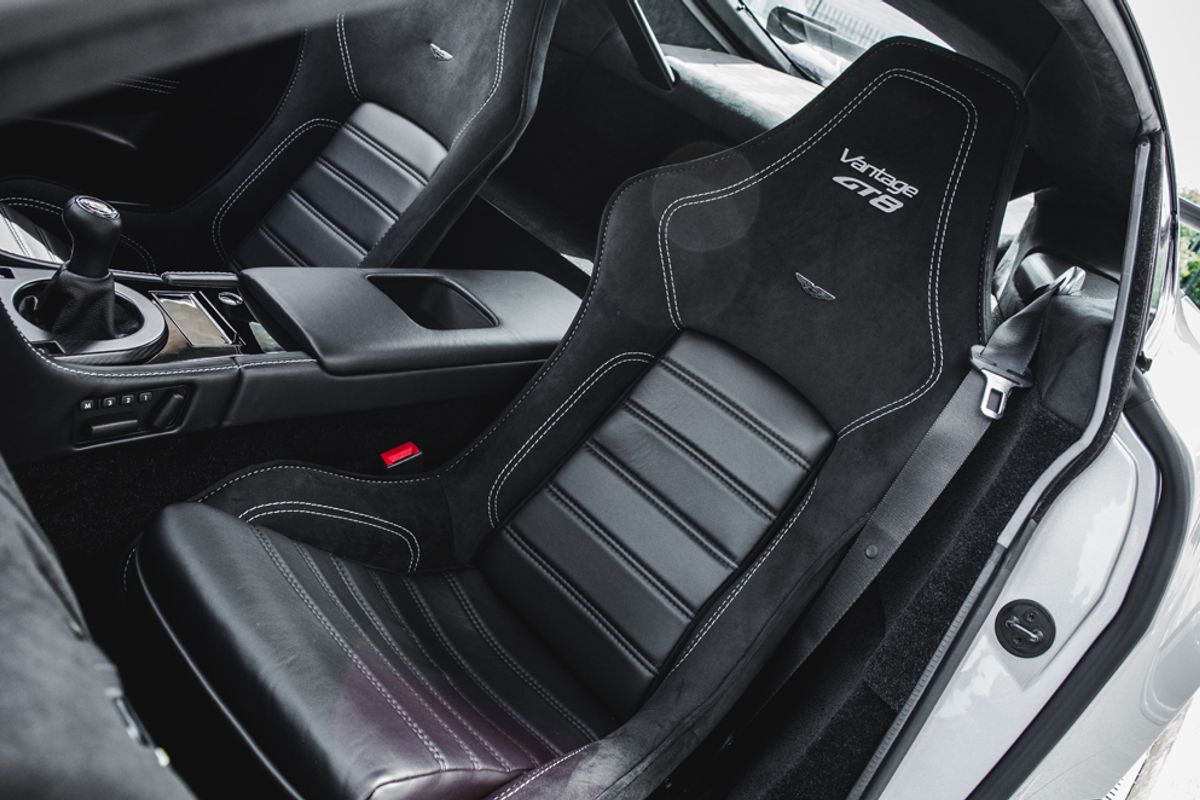 ASTON MARTIN VANTAGE 4.7 GT8 3DR Manual