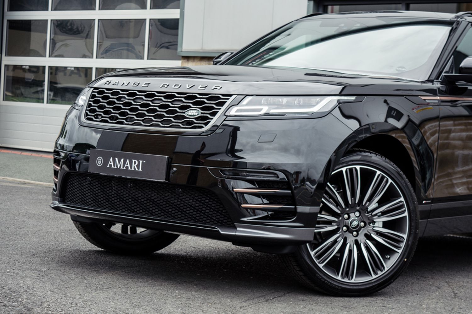 LAND ROVER RANGE ROVER VELAR DIESEL ESTATE 2.0 R-DYNAMIC S 5DR AUTOMATIC