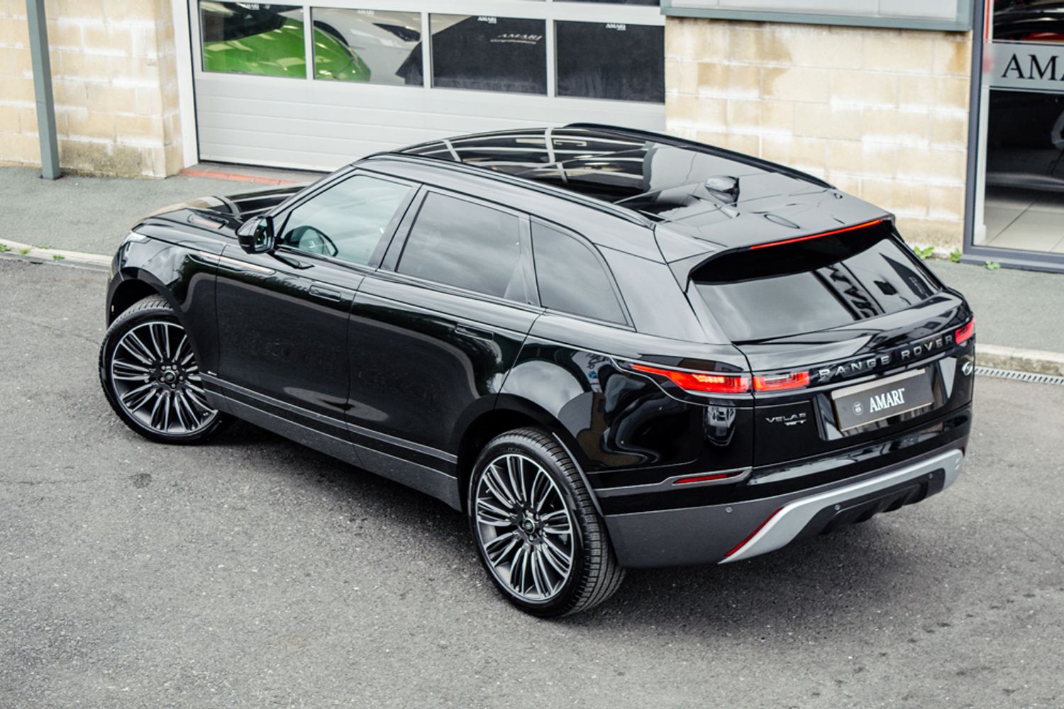 LAND ROVER RANGE ROVER VELAR DIESEL ESTATE 2.0 R-DYNAMIC S 5DR AUTOMATIC