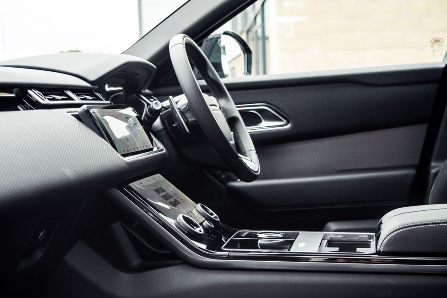 LAND ROVER RANGE ROVER VELAR DIESEL ESTATE 2.0 R-DYNAMIC S 5DR AUTOMATIC