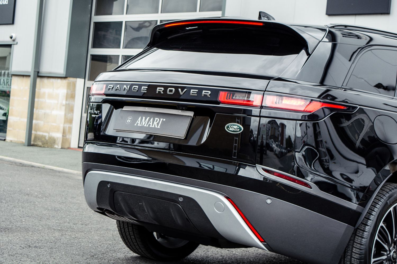 LAND ROVER RANGE ROVER VELAR DIESEL ESTATE 2.0 R-DYNAMIC S 5DR AUTOMATIC