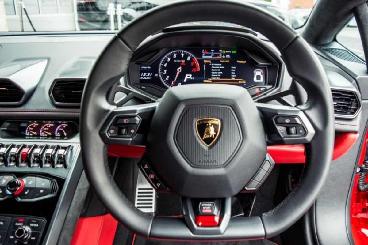 LAMBORGHINI HURACAN COUPE 5.2 LP 610-4 2DR SEMI AUTOMATIC