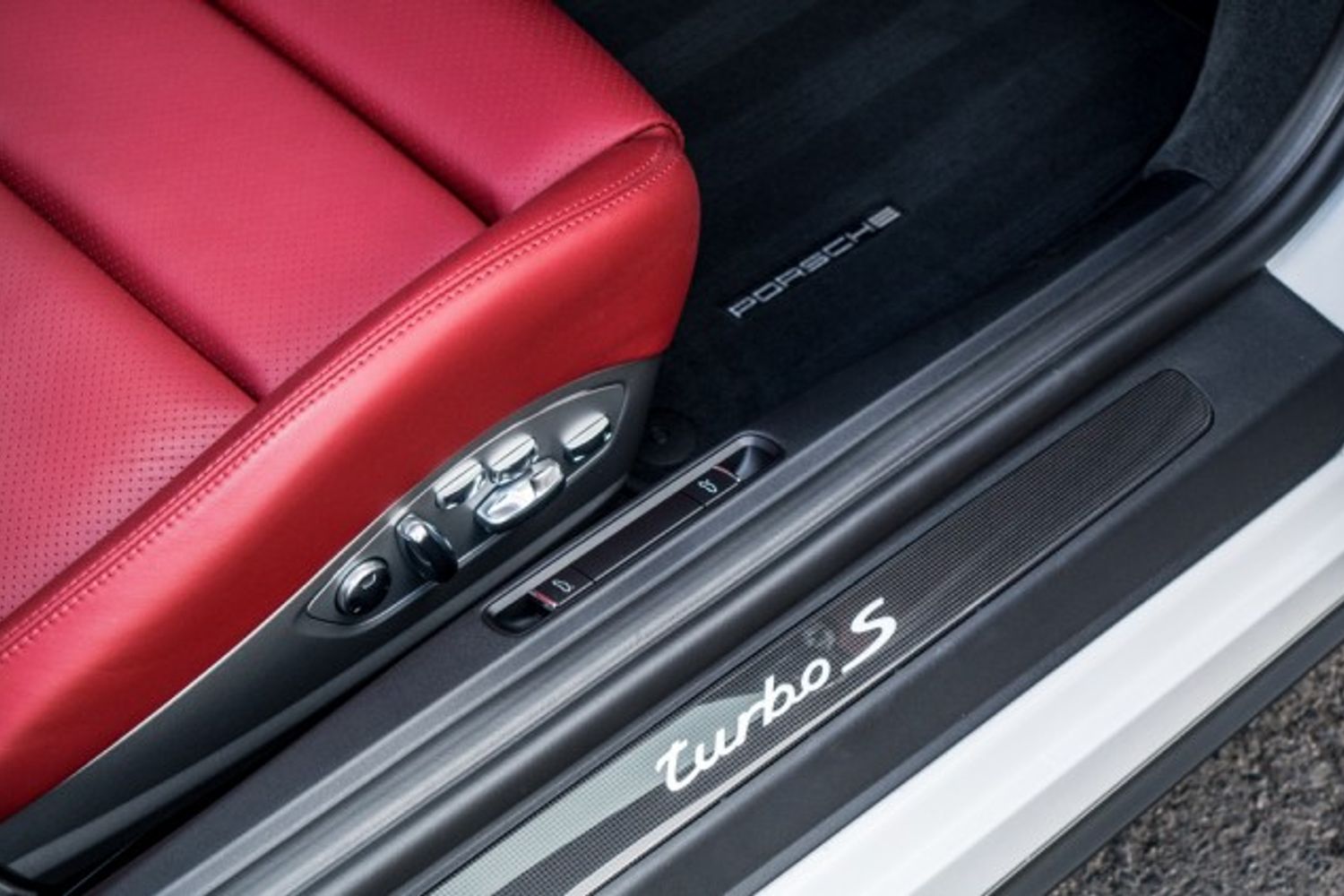PORSCHE 991 CONVERTIBLE 3.8 TURBO S PDK SEMI-AUTO GEN 2