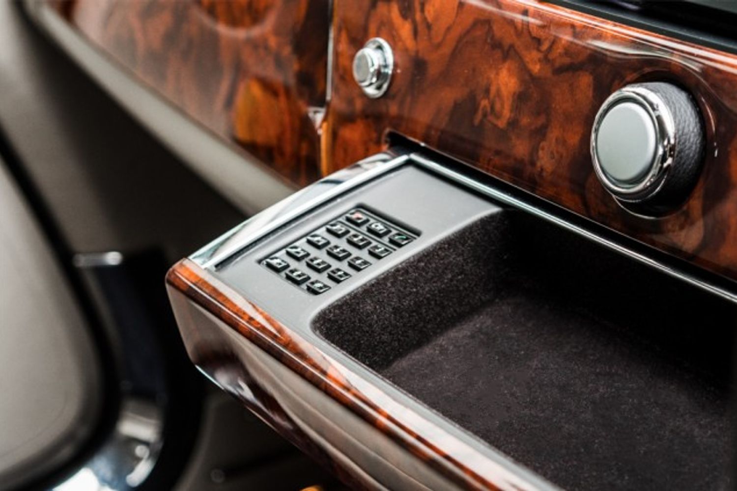 ROLLS-ROYCE PHANTOM COUPE 6.7 PHANTOM COUPE 2DR AUTOMATIC