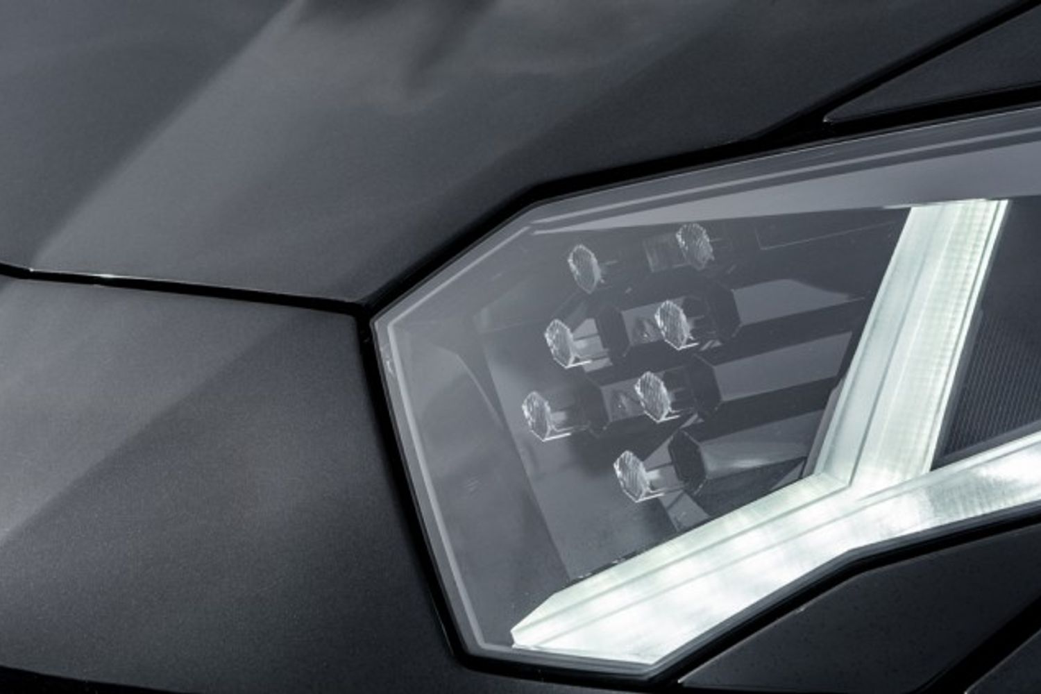 LAMBORGHINI AVENTADOR ROADSTER 6.5 V12 2DR SEMI AUTOMATIC