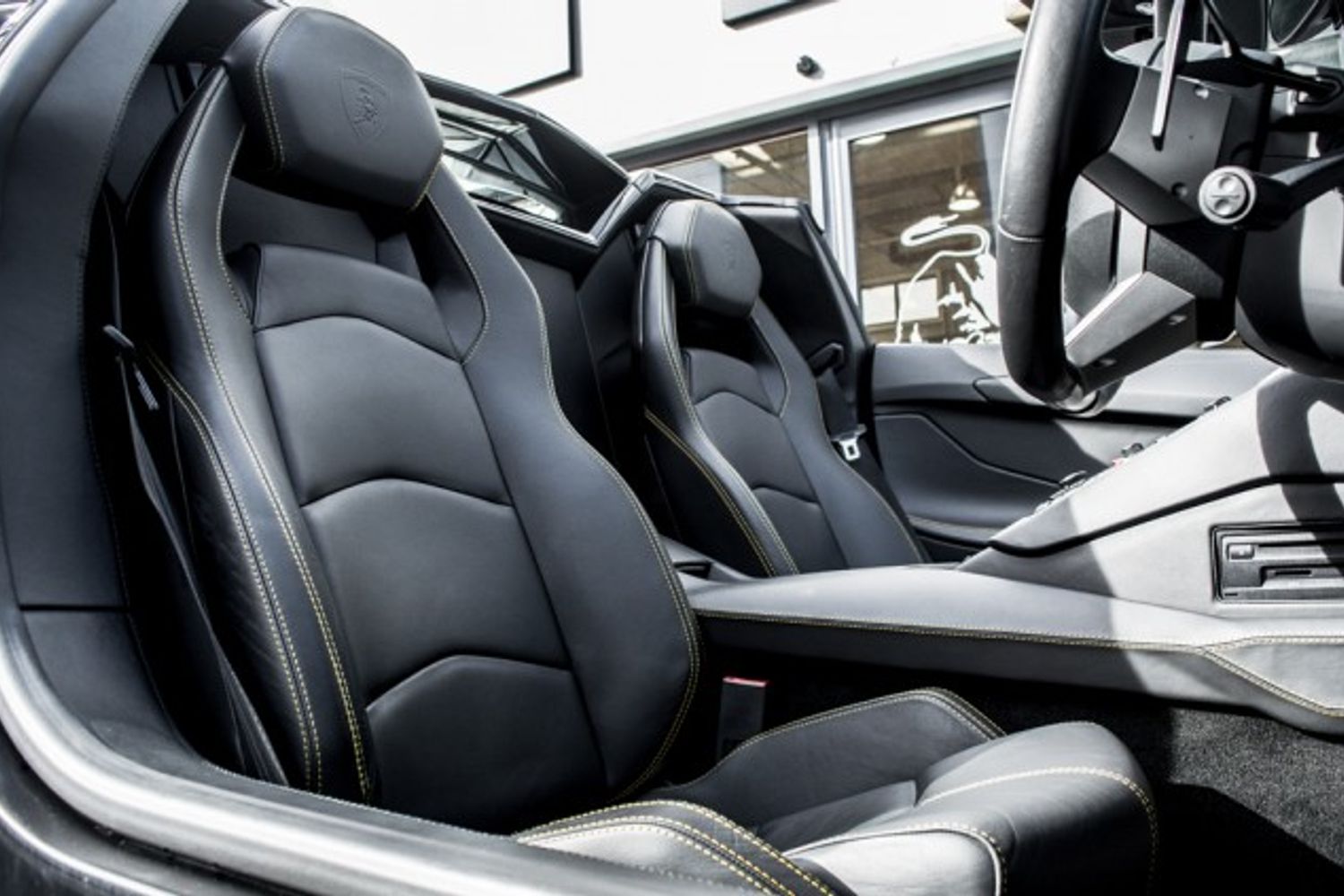LAMBORGHINI AVENTADOR ROADSTER 6.5 V12 2DR SEMI AUTOMATIC