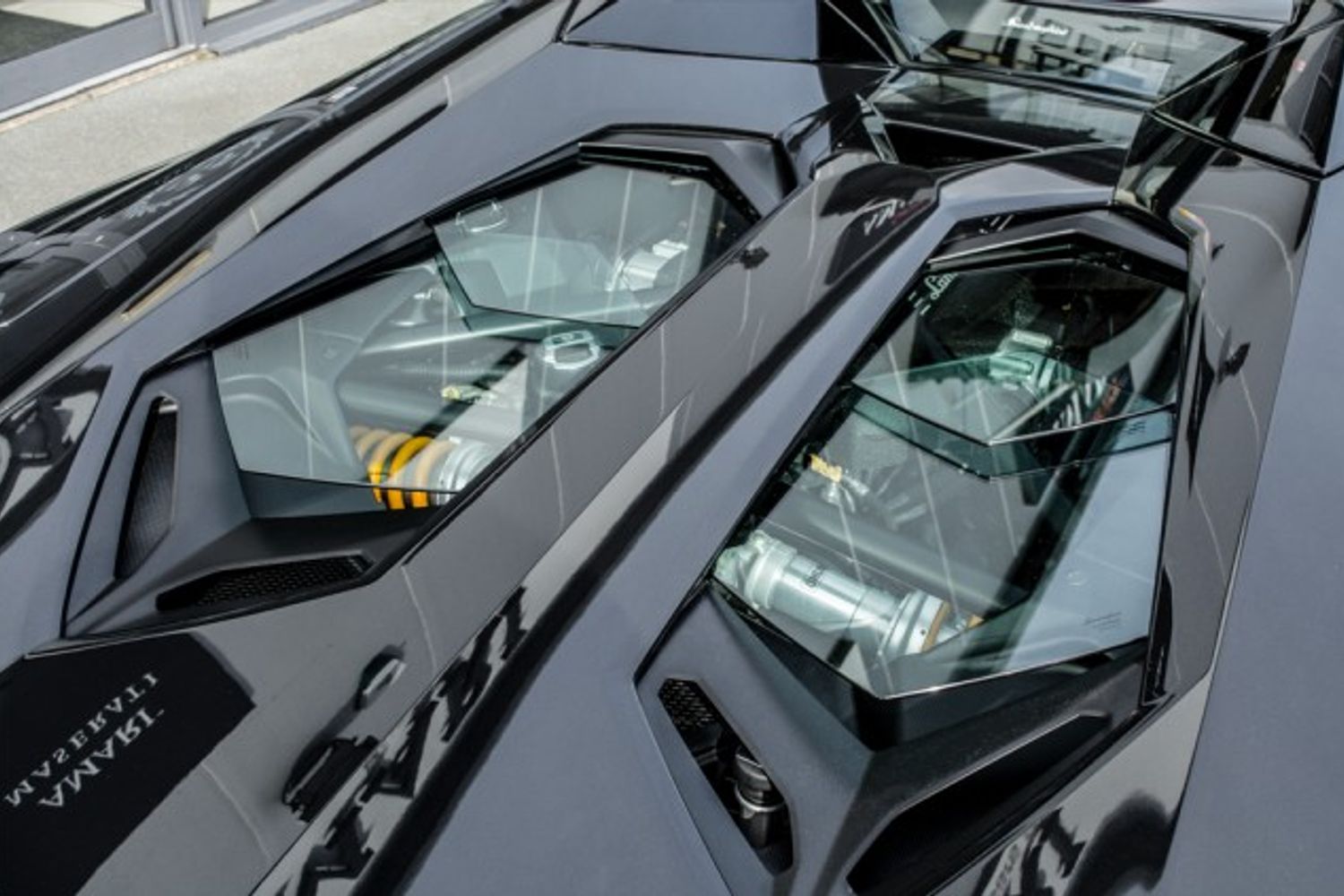 LAMBORGHINI AVENTADOR ROADSTER 6.5 V12 2DR SEMI AUTOMATIC