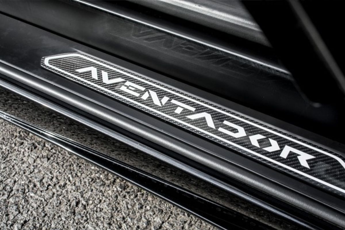 LAMBORGHINI AVENTADOR ROADSTER 6.5 V12 2DR SEMI AUTOMATIC