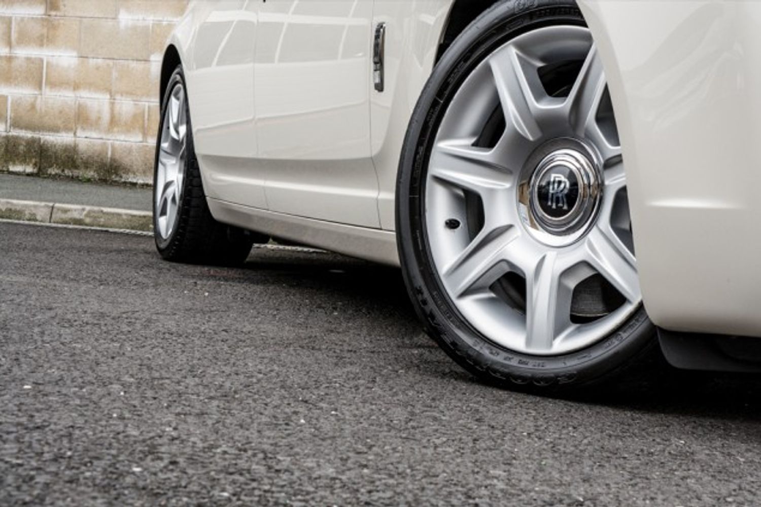 ROLLS-ROYCE GHOST SALOON 6.6 V12 4DR AUTOMATIC