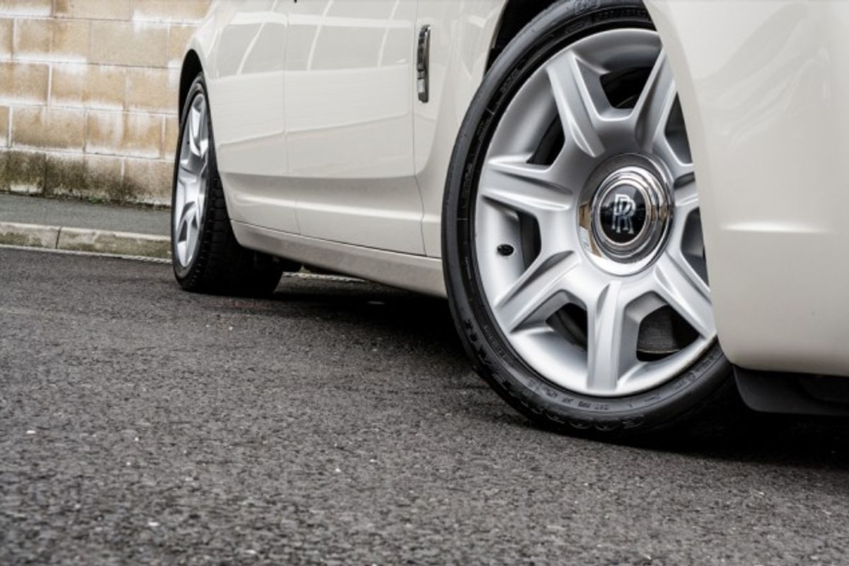 ROLLS-ROYCE GHOST SALOON 6.6 V12 4DR AUTOMATIC
