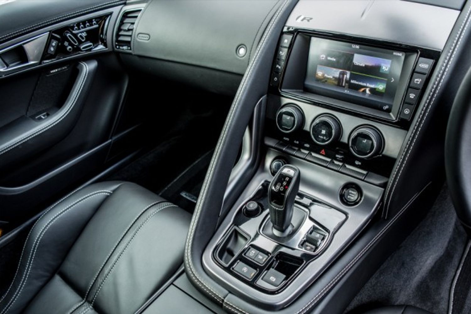 JAGUAR F-TYPE COUPE 5.0 R 2DR AUTOMATIC
