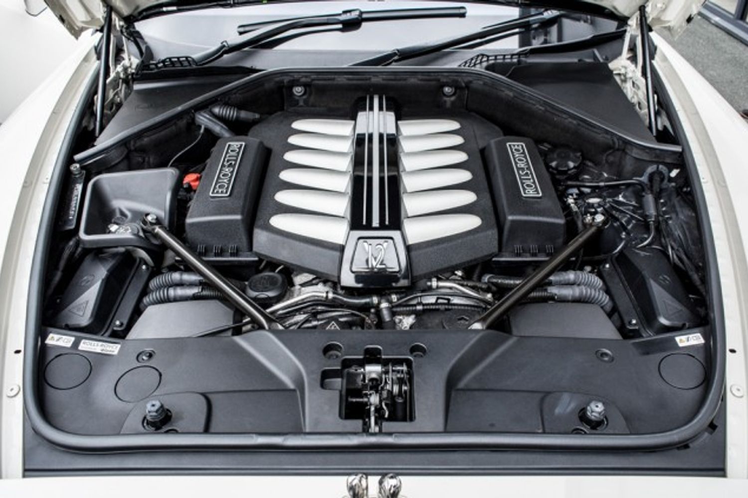 ROLLS-ROYCE GHOST SALOON 6.6 V12 4DR AUTOMATIC