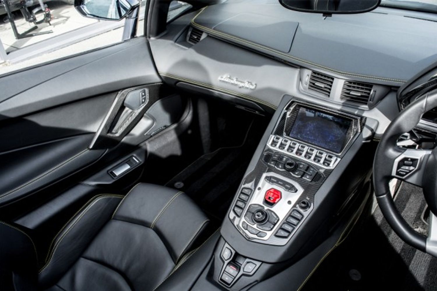 LAMBORGHINI AVENTADOR ROADSTER 6.5 V12 2DR SEMI AUTOMATIC