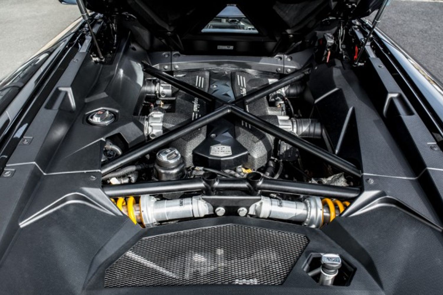 LAMBORGHINI AVENTADOR ROADSTER 6.5 V12 2DR SEMI AUTOMATIC
