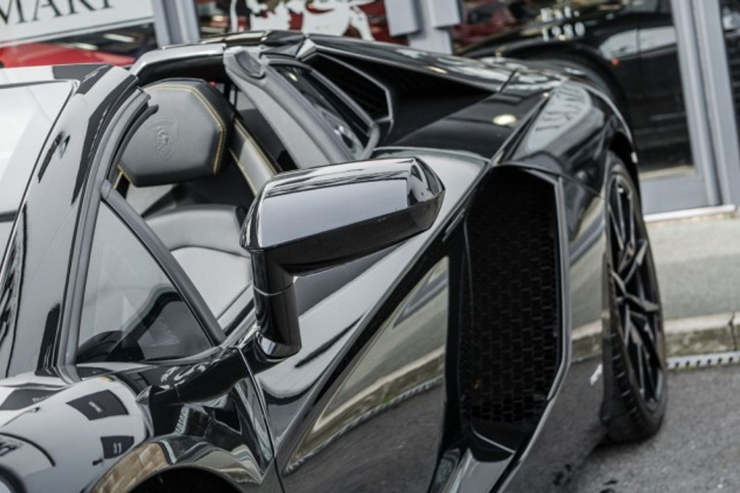 LAMBORGHINI AVENTADOR ROADSTER 6.5 V12 2DR SEMI AUTOMATIC