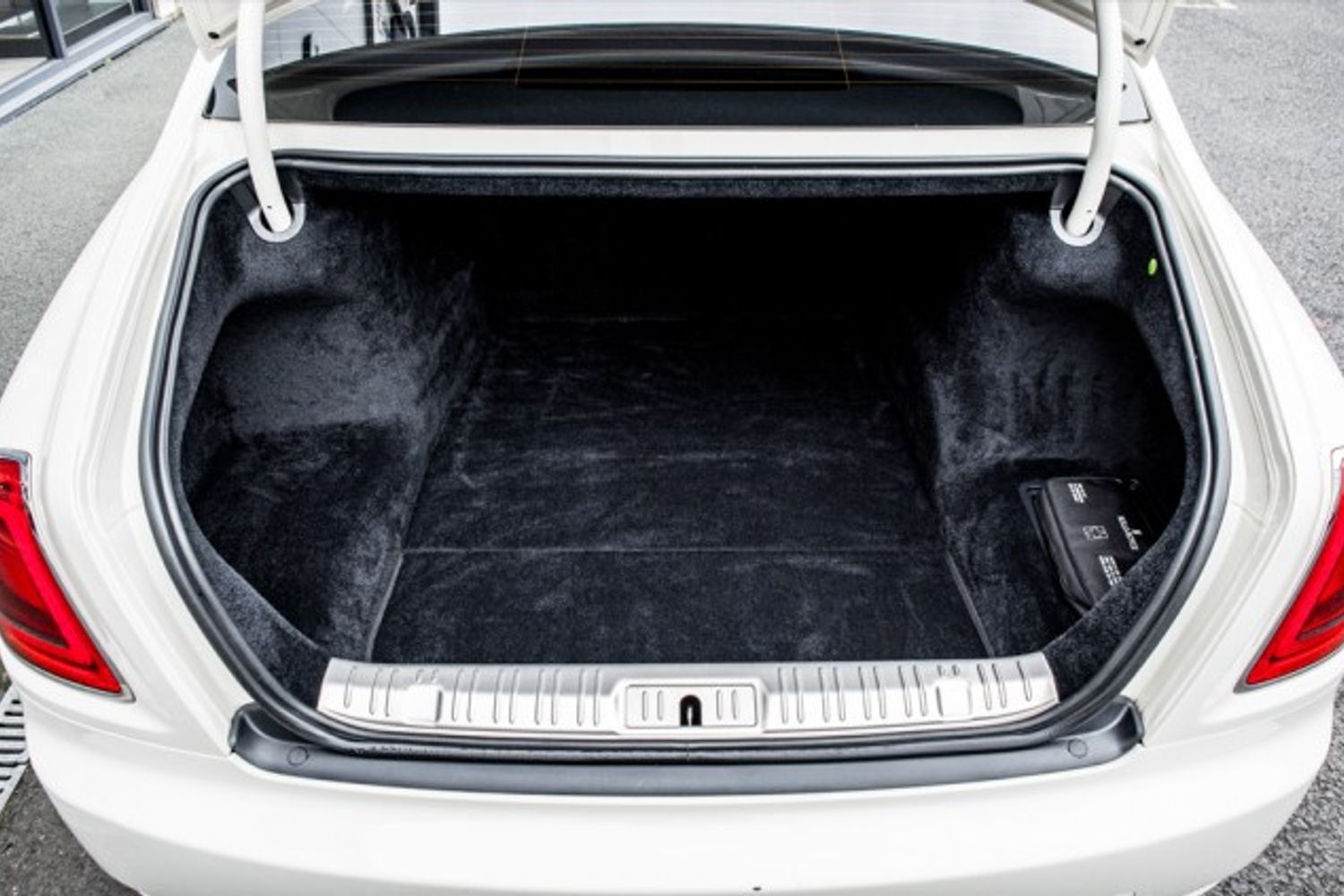 ROLLS-ROYCE GHOST SALOON 6.6 V12 4DR AUTOMATIC