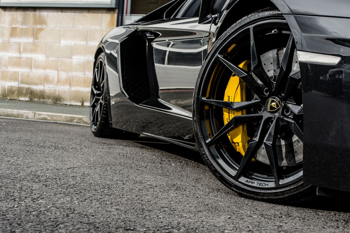 LAMBORGHINI AVENTADOR ROADSTER 6.5 V12 2DR SEMI AUTOMATIC