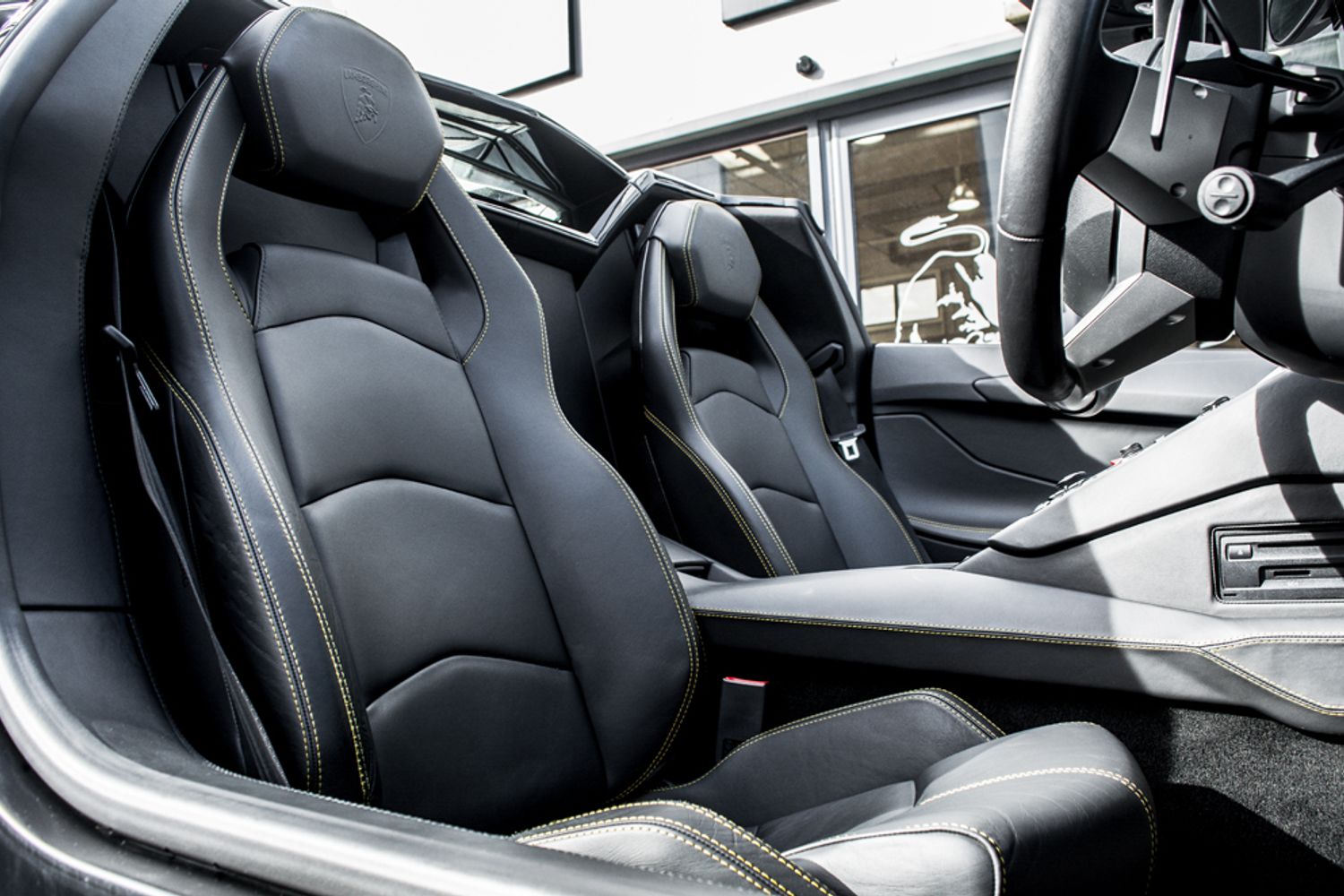 LAMBORGHINI AVENTADOR ROADSTER 6.5 V12 2DR SEMI AUTOMATIC