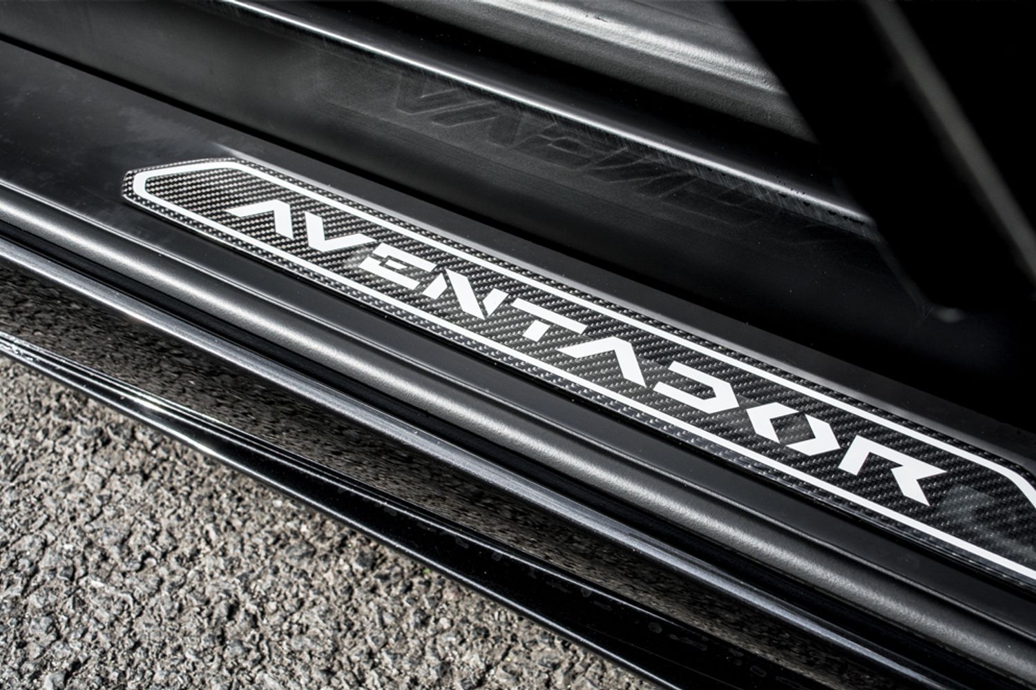 LAMBORGHINI AVENTADOR ROADSTER 6.5 V12 2DR SEMI AUTOMATIC