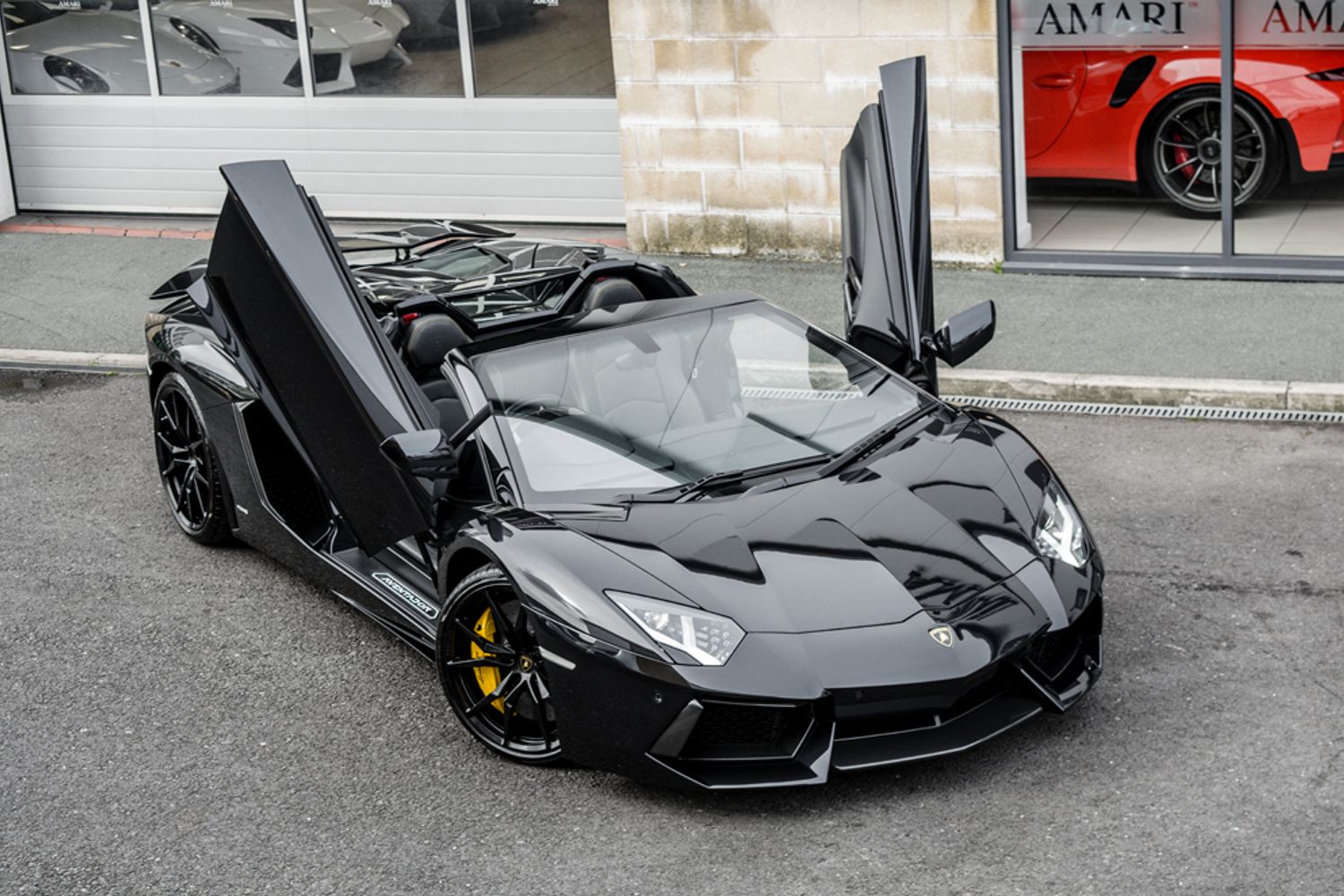 LAMBORGHINI AVENTADOR ROADSTER 6.5 V12 2DR SEMI AUTOMATIC