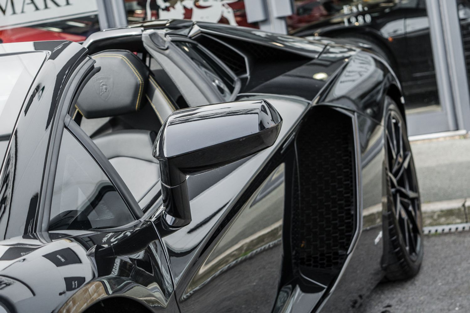 LAMBORGHINI AVENTADOR ROADSTER 6.5 V12 2DR SEMI AUTOMATIC