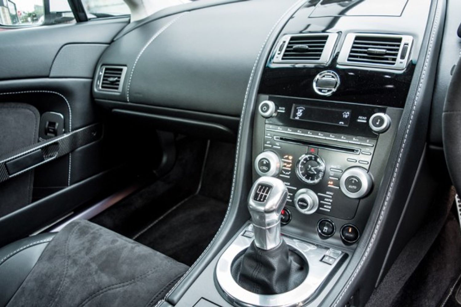 ASTON MARTIN VANTAGE COUPE 5.9 V12 3DR