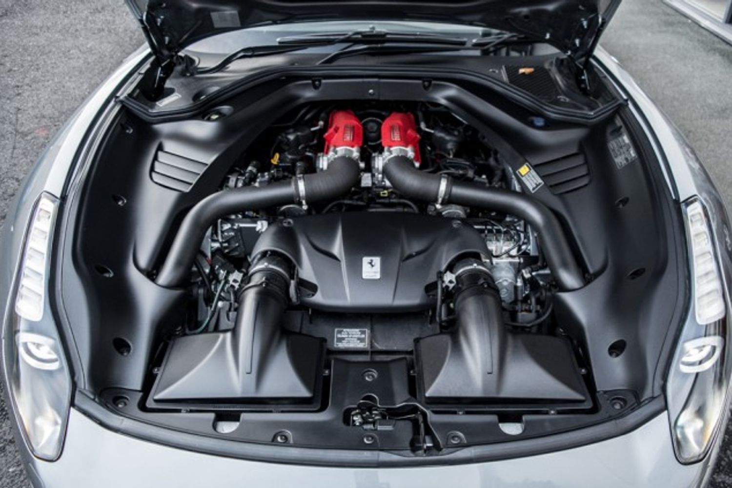 FERRARI CALIFORNIA CONVERTIBLE 3.9 DD 2DR SEMI AUTOMATIC