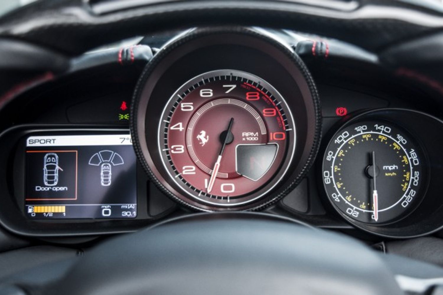 FERRARI CALIFORNIA CONVERTIBLE 3.9 DD 2DR SEMI AUTOMATIC