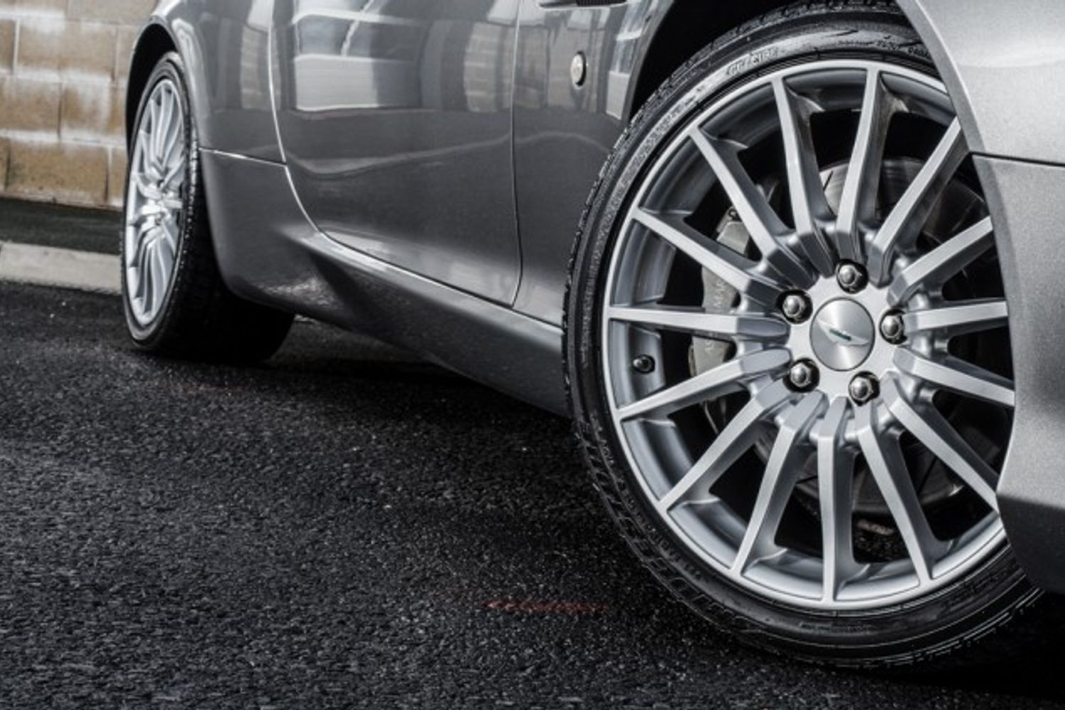 ASTON MARTIN DB9 COUPE 5.9 V12 2DR AUTOMATIC