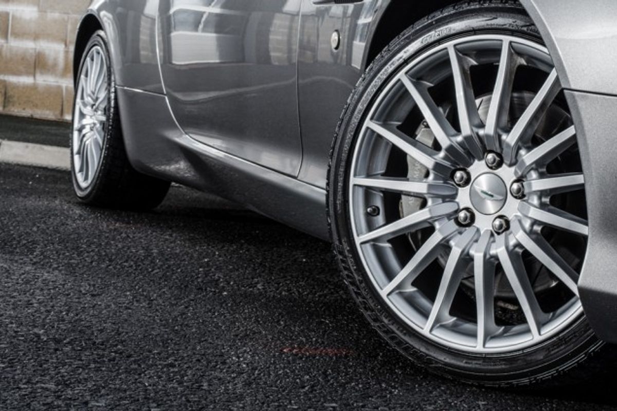 ASTON MARTIN DB9 COUPE 5.9 V12 2DR AUTOMATIC