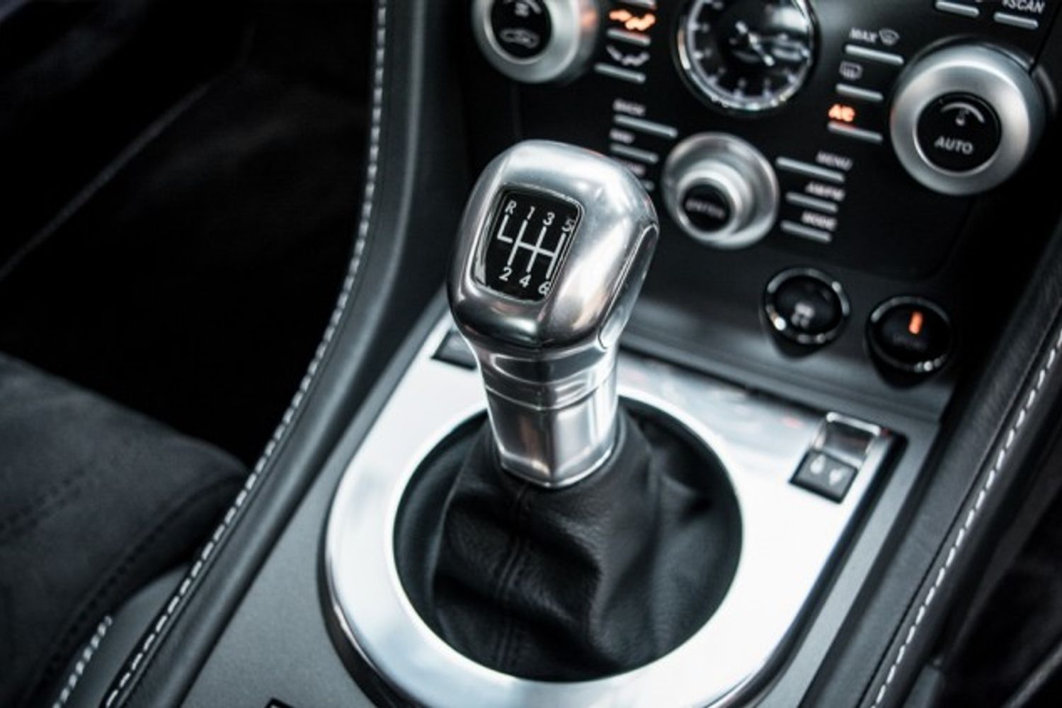 ASTON MARTIN VANTAGE COUPE 5.9 V12 3DR