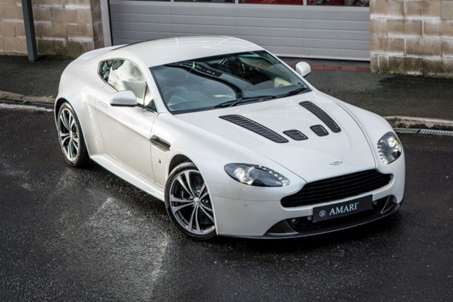 ASTON MARTIN VANTAGE COUPE 5.9 V12 3DR