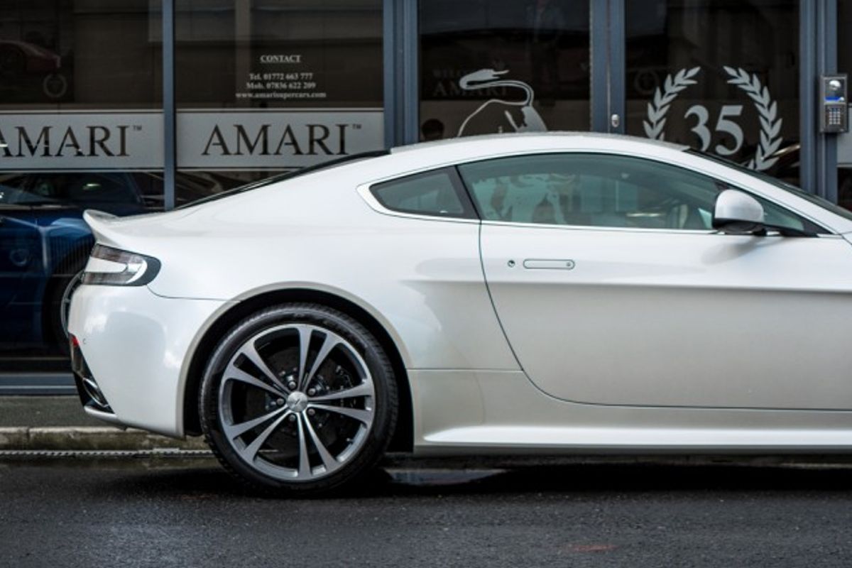 ASTON MARTIN VANTAGE COUPE 5.9 V12 3DR