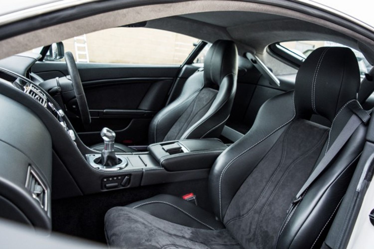 ASTON MARTIN VANTAGE COUPE 5.9 V12 3DR