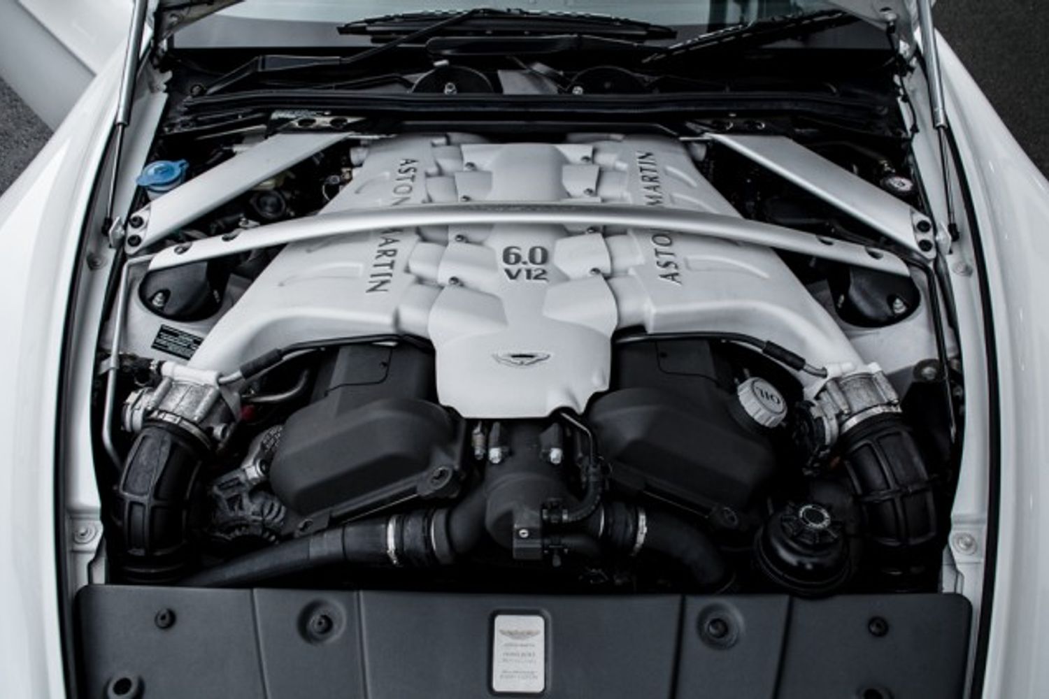 ASTON MARTIN VANTAGE COUPE 5.9 V12 3DR