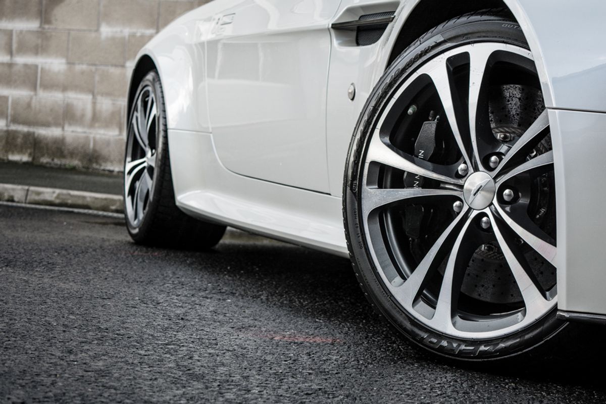 ASTON MARTIN VANTAGE COUPE 5.9 V12 3DR