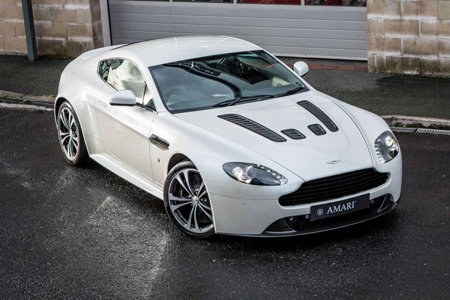 ASTON MARTIN VANTAGE COUPE 5.9 V12 3DR
