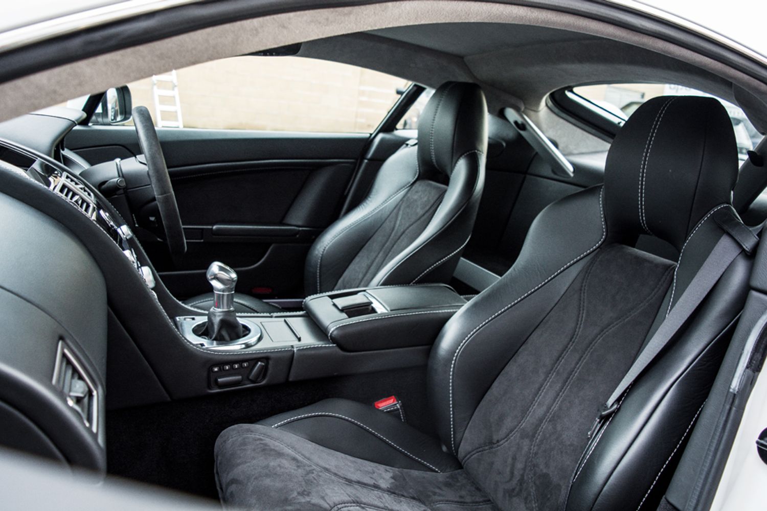 ASTON MARTIN VANTAGE COUPE 5.9 V12 3DR