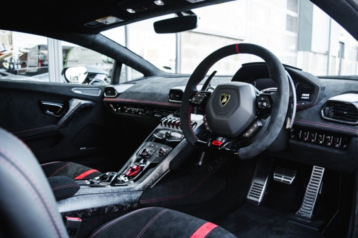 LAMBORGHINI HURACAN COUPE 5.2 LP 640-4 PERFORMANTE 2DR SEMI AUTOMATIC