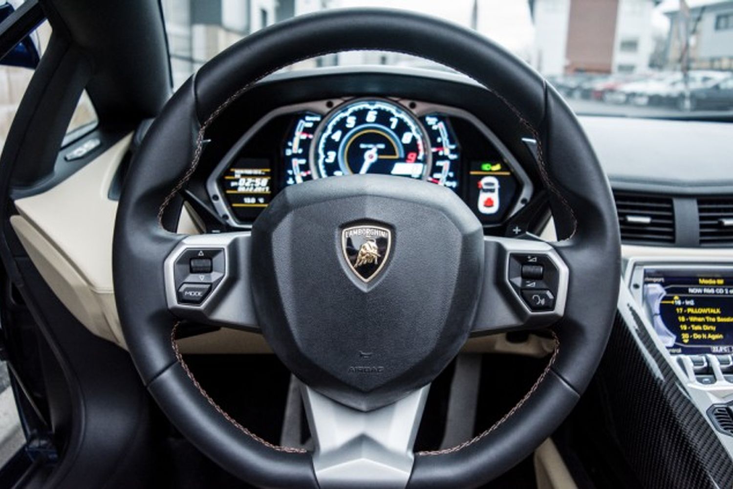 LAMBORGHINI AVENTADOR CONVERTIBLE 6.5 LP 700-4 ROADSTER DMC Molto Veloce