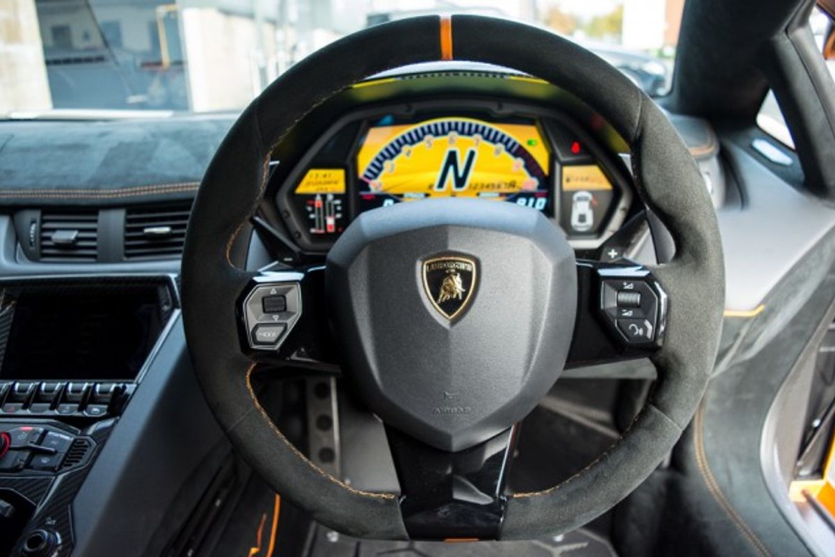 LAMBORGHINI AVENTADOR COUPE 6.5 LP 750-4 SUPERVELOCE 2DR SEMI AUTOMATIC