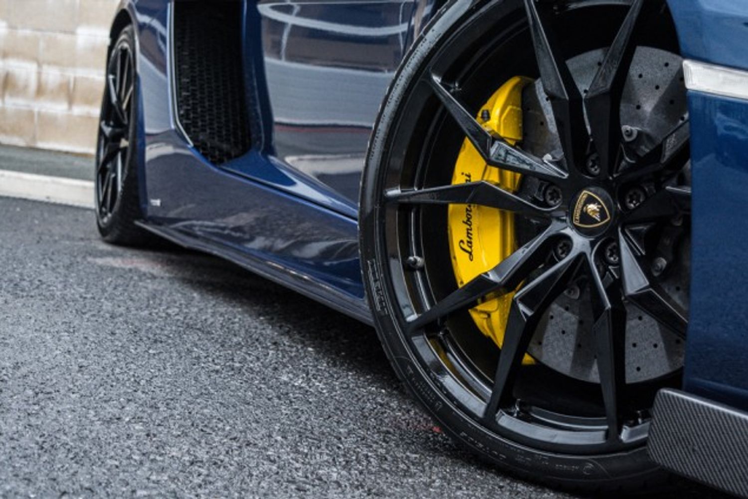 LAMBORGHINI AVENTADOR CONVERTIBLE 6.5 LP 700-4 ROADSTER DMC Molto Veloce